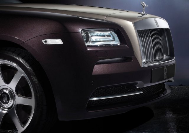 Rolls-Royce се прицели във Ferrari FF