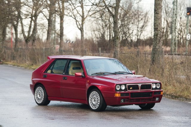 Много рядка Lancia Delta излиза на търг