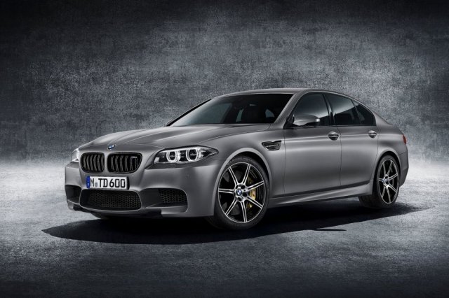 BMW представя юбилейното М5 в Гудууд 