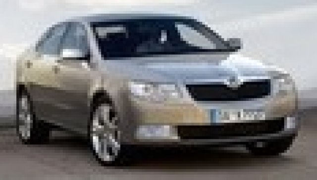 Skoda подготвя новото поколение на Superb и вариант на up!