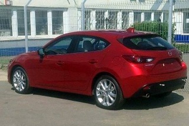 Новата Mazda3 се появи в Русия