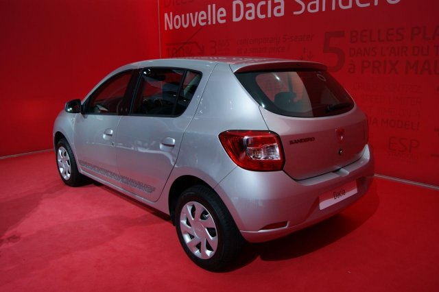 Три премиери за Dacia в Париж