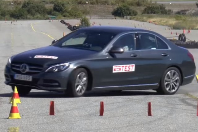 Mercedes-Benz C350e се провали на лосовия тест