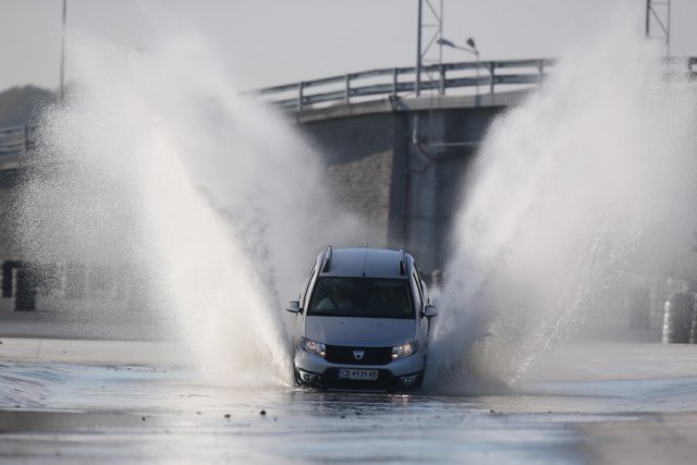 Аквапланингът - скритият враг на шофьора