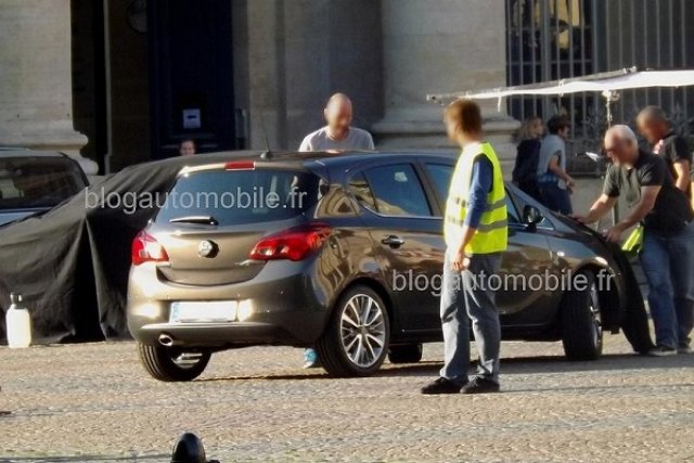 Новата Corsa позира без камуфлаж