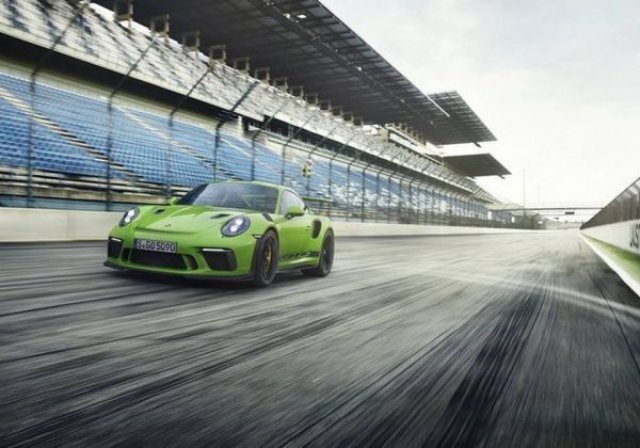 Обновеното Porsche 911 GT3 RS се появи и...изчезна