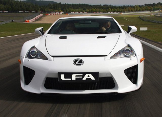 Lexus готви открит LFA и кросовър