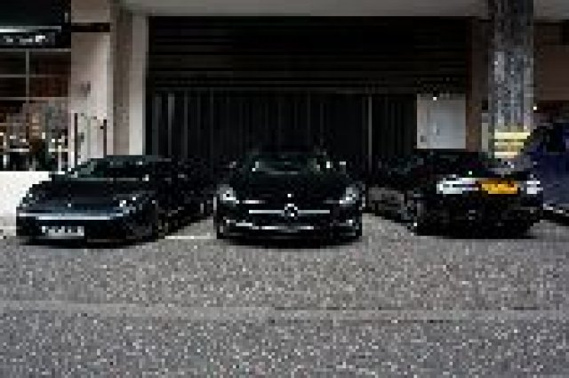 Черните коли са на мода