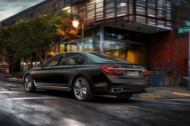 BMW прави лимузина ала Mercedes-Maybach