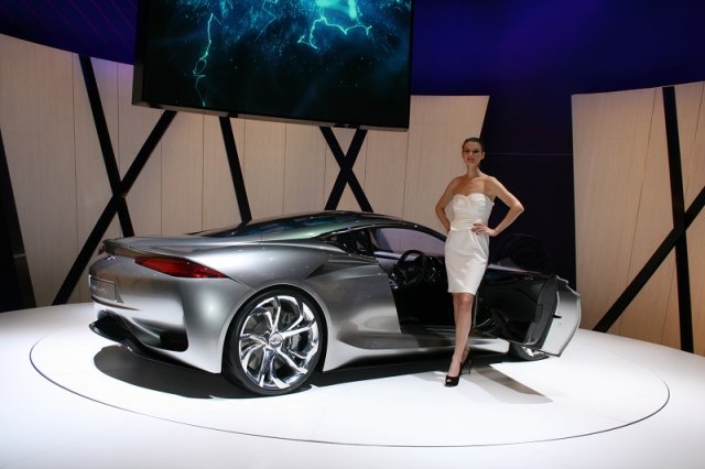 Infiniti показа Еmerg-E