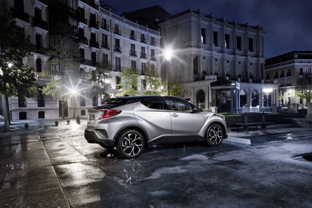 Компактният кросовър Toyota C-HR дебютира в Париж