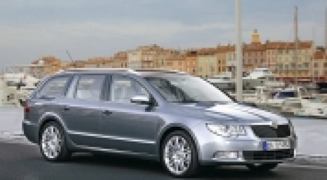 Идва Skoda Superb комби