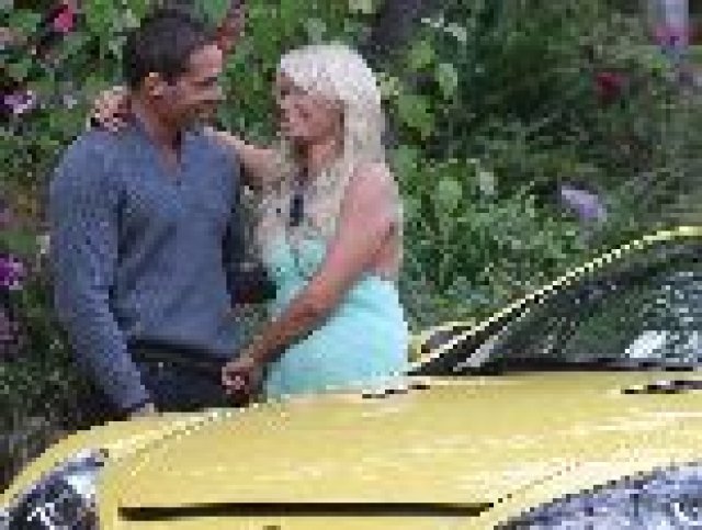 Парис Хилтън стана на 30, получи Lexus LFA