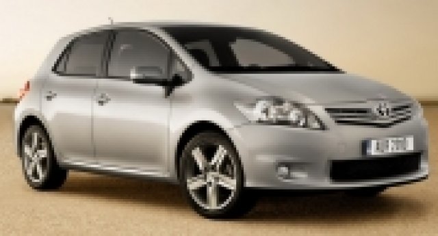 Toyota пуска серийно и хибриден Auris