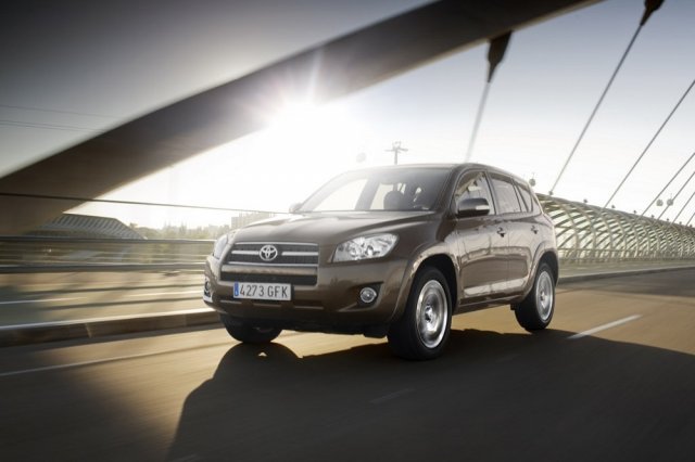 Toyota ще ремонтира RAV4 от 2006 - 2014 г.