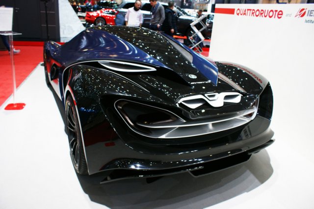 Студенти създадоха 3-местна суперкола