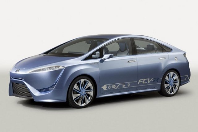 В Toyota са готови със седан на водород