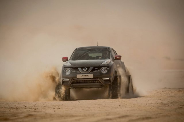 Nissan Juke Nismo RS пое към пустинята в Абу Даби