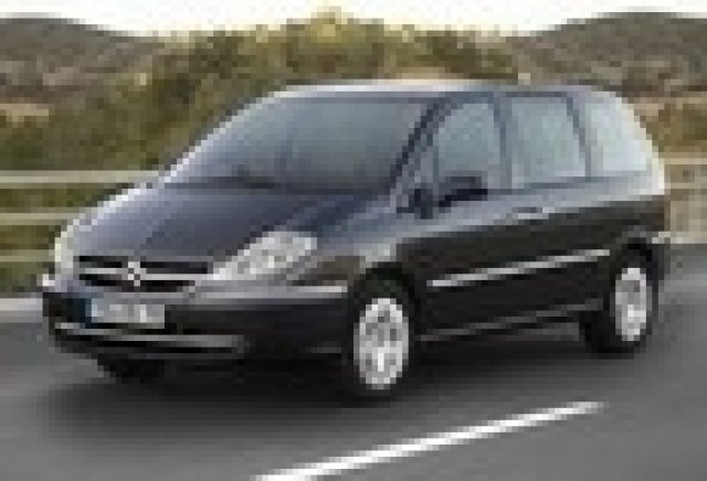 Citroen модернизира С8