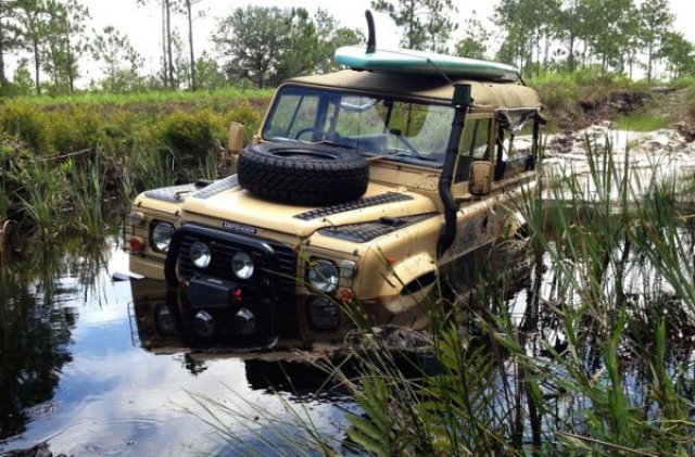 Възроденият Land Rover Defender си търси нова родина