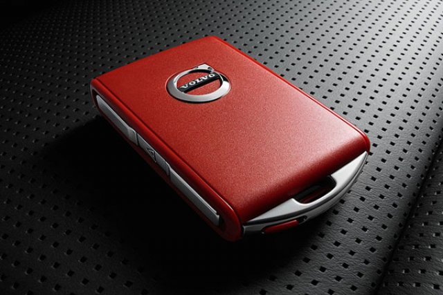 Volvo отнема газта и намалява музиката на младите шофьори