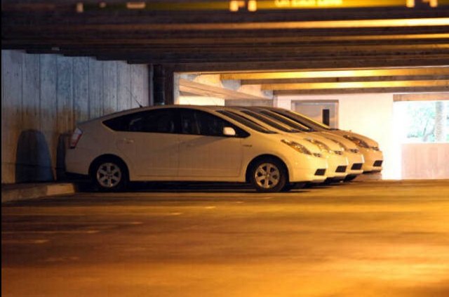 В Маями откриха 293 забравени автомобила