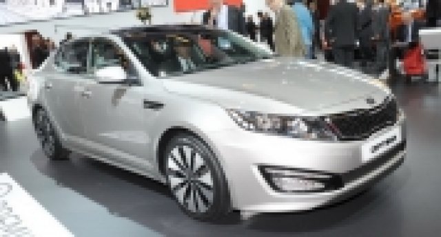 В Париж Kia Optima демонстрира самочувствие и амбиции