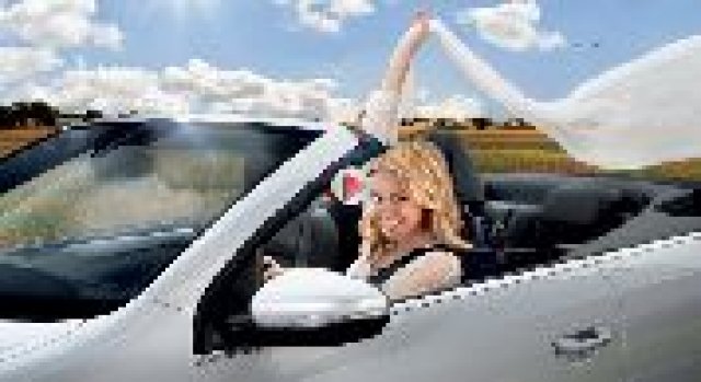 Кайли Миног представи новия VW Golf кабриолет