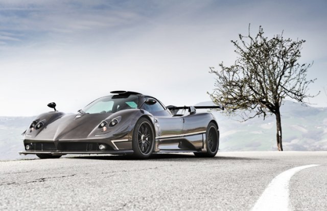 Люис Хамилтън си поръча уникална Pagani Zonda
