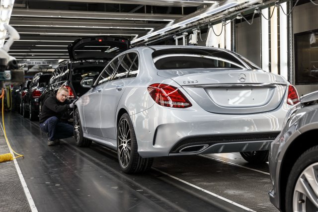 Mercedes са най-продаваните премиум коли тази година