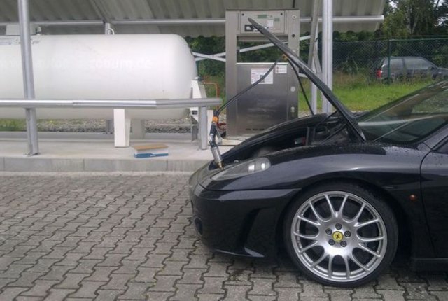 Ferrari на газ, що пък не?!