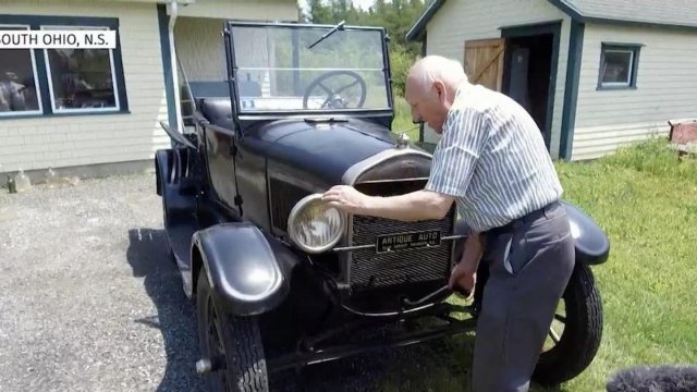 Канадец кара една и съща кола от 70 години