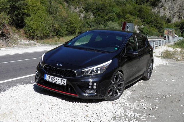 Kia гони спортен имидж със Cee'd GT