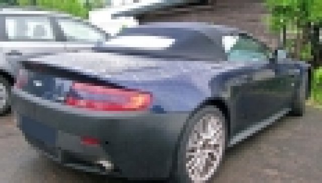 Aston Martin подготвя V12 Vantage Roadster