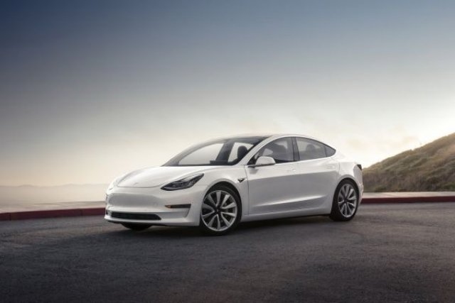 Мъск изпълни обещанието си за Model 3