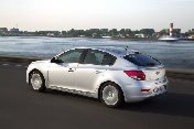 Cruze хечбек e вече у нас