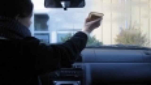 Край на запотените и заледени стъкла на автомобилите