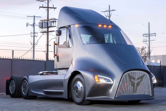 25-годишен брокер на имоти конкурира Tesla