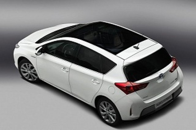 Игрушка toyota auris