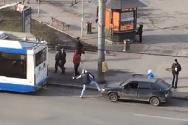 Русия, паднал акумулатор, тролейбус