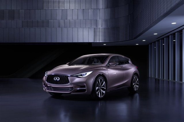 Infiniti минава почти изцяло на ток
