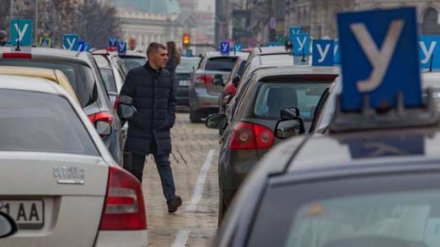 Държавата отстъпи пред автомобилните инструктори