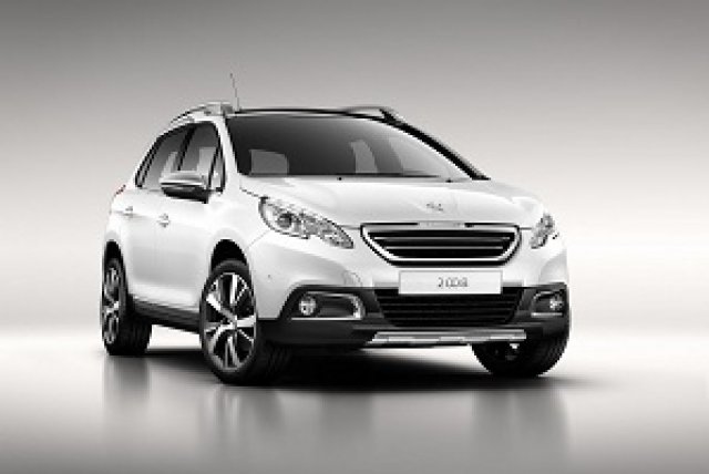 Първи снимки на Peugeot 2008