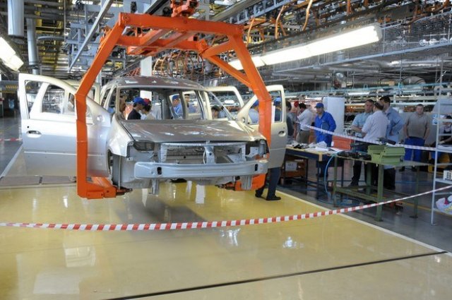 Lada Largus тръгва серийно до месец