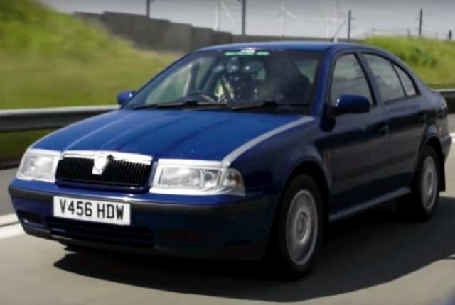 Стара Octavia стигна от Лондон до Нюрбургринг с един резервоар