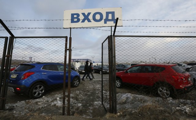 Пазарът в Русия се срина с 38% през февруари