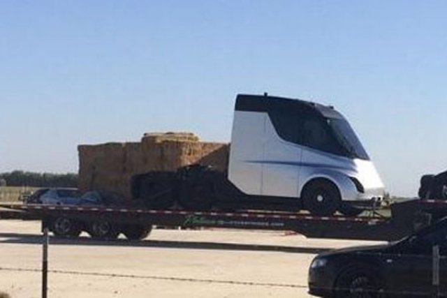 Първа снимка на камиона на Tesla