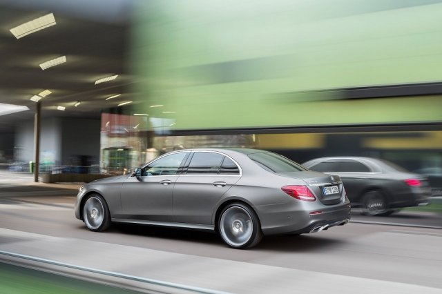 Mercedes увеличава дистанцията пред BMW