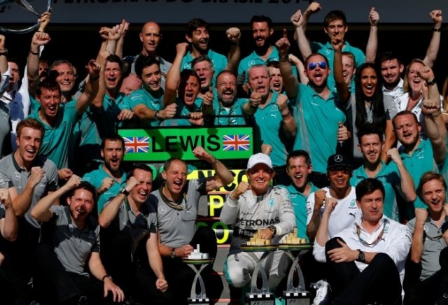 Mercedes напуска Формула 1, ако се върнат V8 двигателите