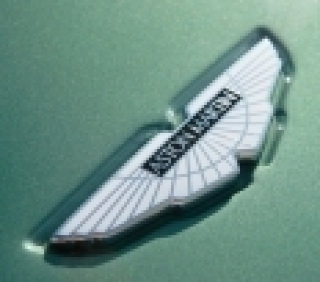 Mercedes ще купува Aston Martin